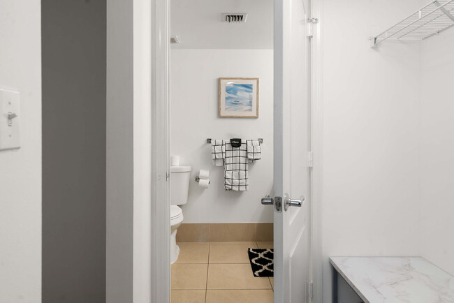 Building Photo - 1200 Brickell Bay Dr