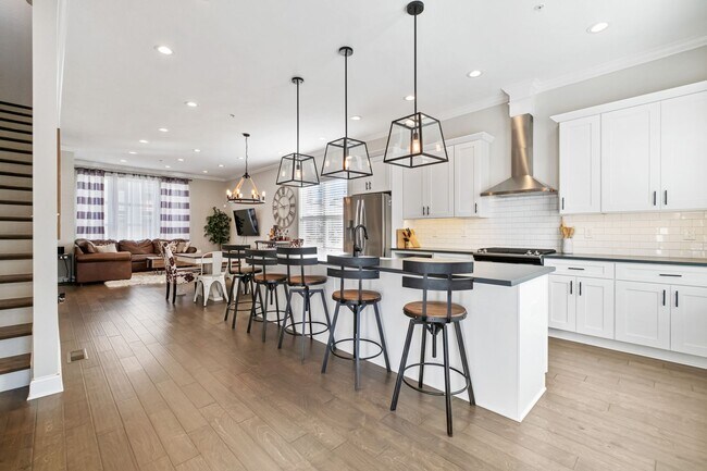 Building Photo - Luxury 3-Bedroom, 4-Bathroom House in Sout...