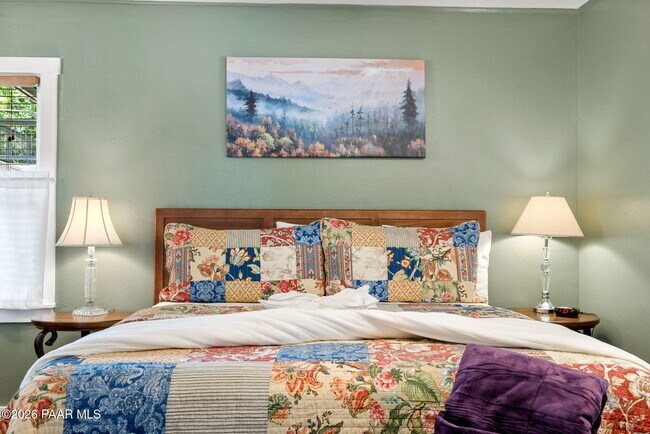 Building Photo - 805 Canyon Dr