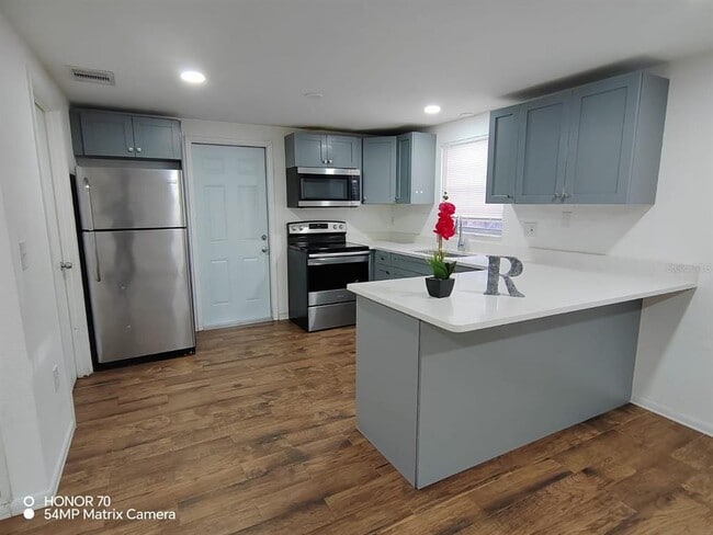 Building Photo - 1103 33rd Ave W