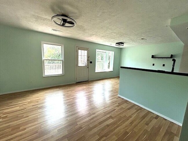 Building Photo - Nice 2 bedroom 2 bath home