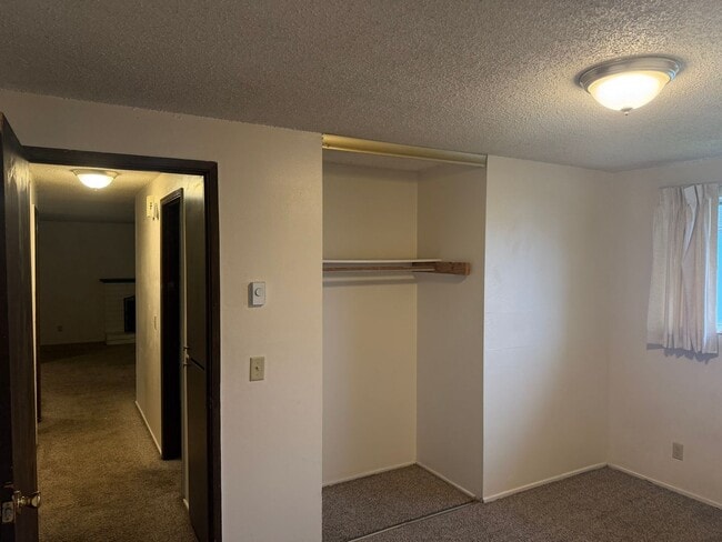 Building Photo - Springfield Home