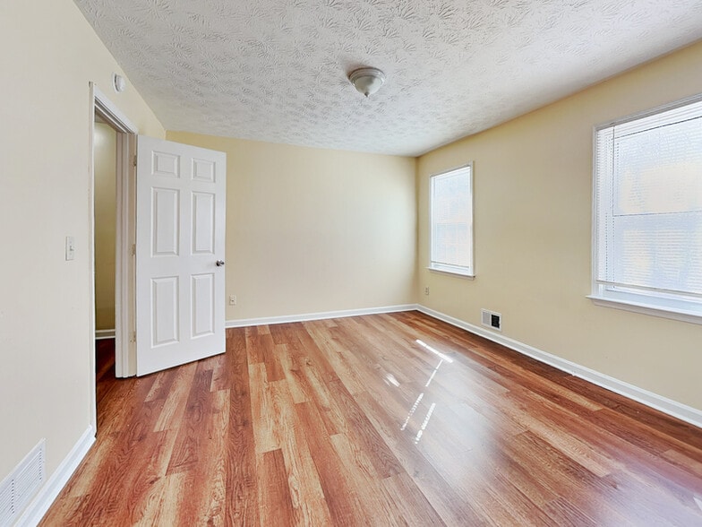 Building Photo - 5280 Ridge Forest Dr