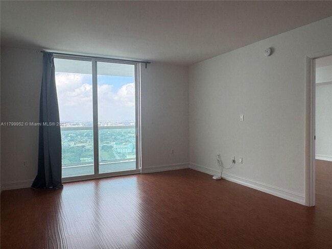 Building Photo - 1800 N Bayshore Dr