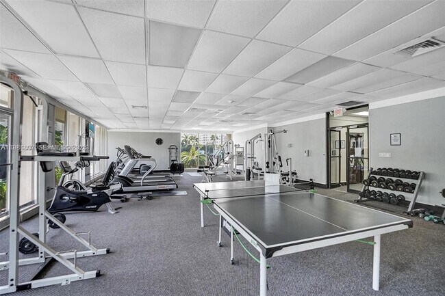 Building Photo - 300 Bayview Dr