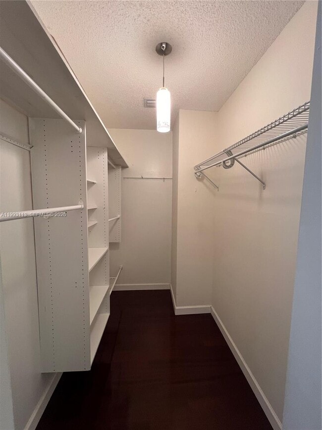 Building Photo - 261 Navarre Ave