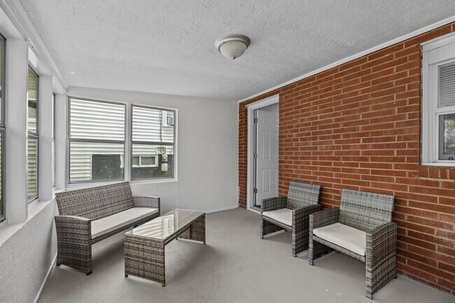 Building Photo - 220 Fairson Ave