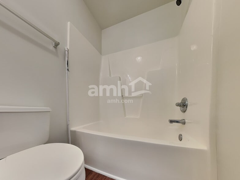 Building Photo - 67 Wolf Creek Ln