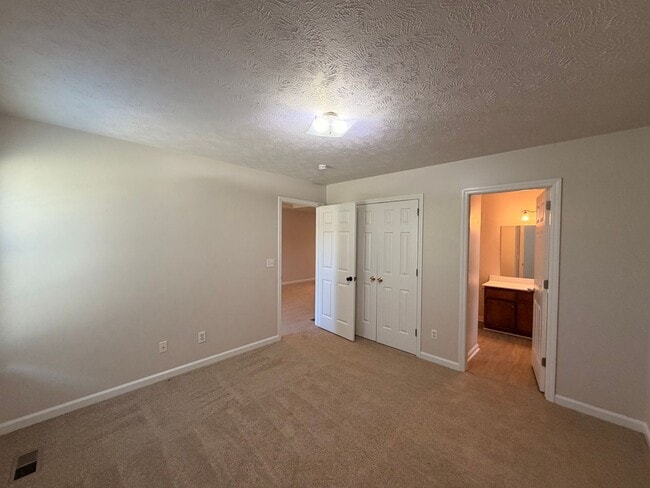 Building Photo - 406A Hazelwood Dr