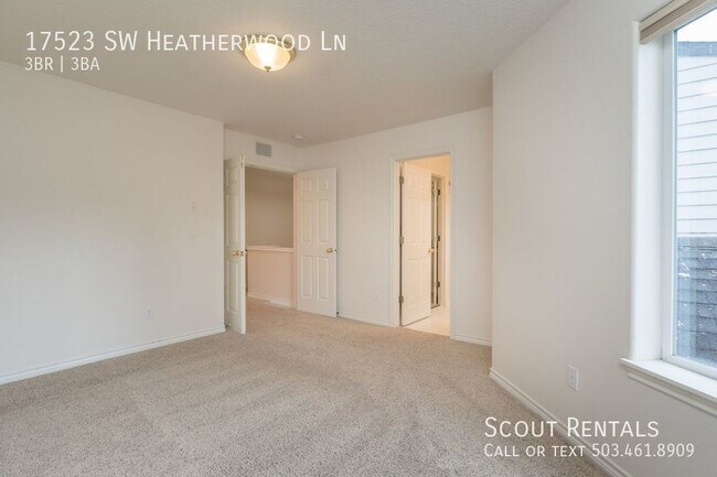 Building Photo - Spacious Sherwood Townhouse!