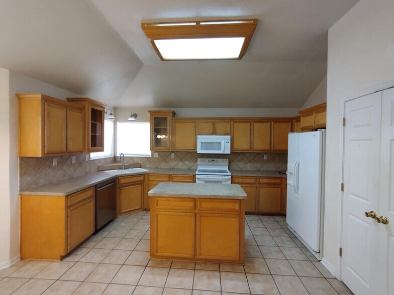 Building Photo - 4408 Boots Dr