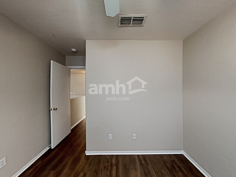 Building Photo - 11940 W Charter Oak Rd