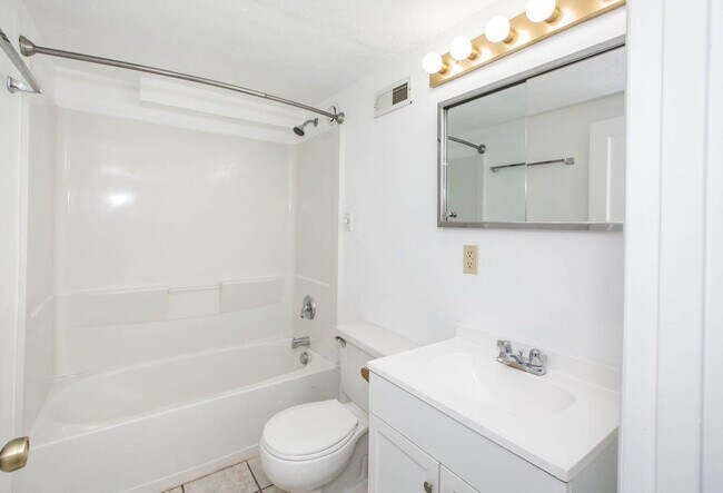 Building Photo - 2134 S 13th St W