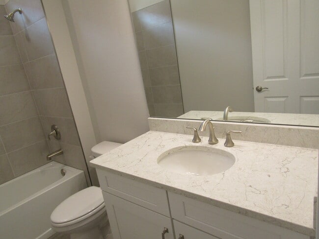 Building Photo - 608 Maraviya Blvd