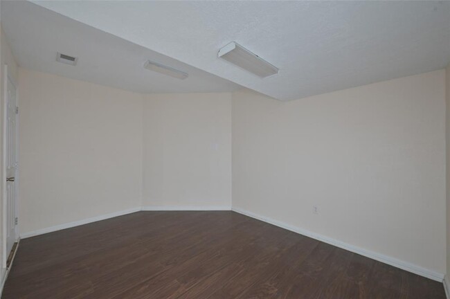 Building Photo - 28927 Rio Grande River Dr