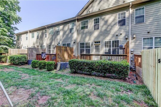 Building Photo - 1754 Oak Brook Ln NW