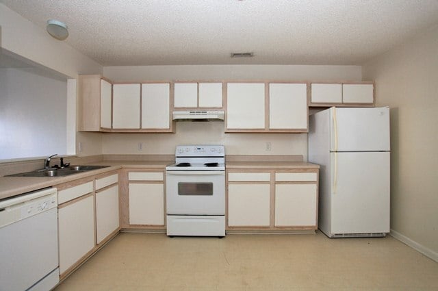 Building Photo - Close to area splash pad and parks