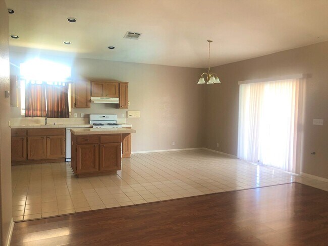 Building Photo - Available Now! Desired Location PLUS a Sparkling Pool!!!!