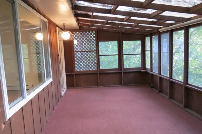 Building Photo - 722 Highland