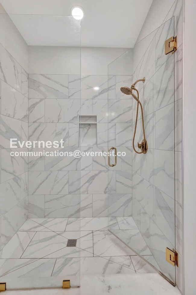 Building Photo - 3 Bed/3 Bath Home with Garage / Pet-Friendly / Available Now!