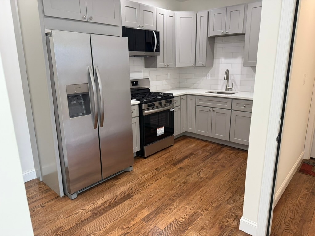 Building Photo - 272 Broadway