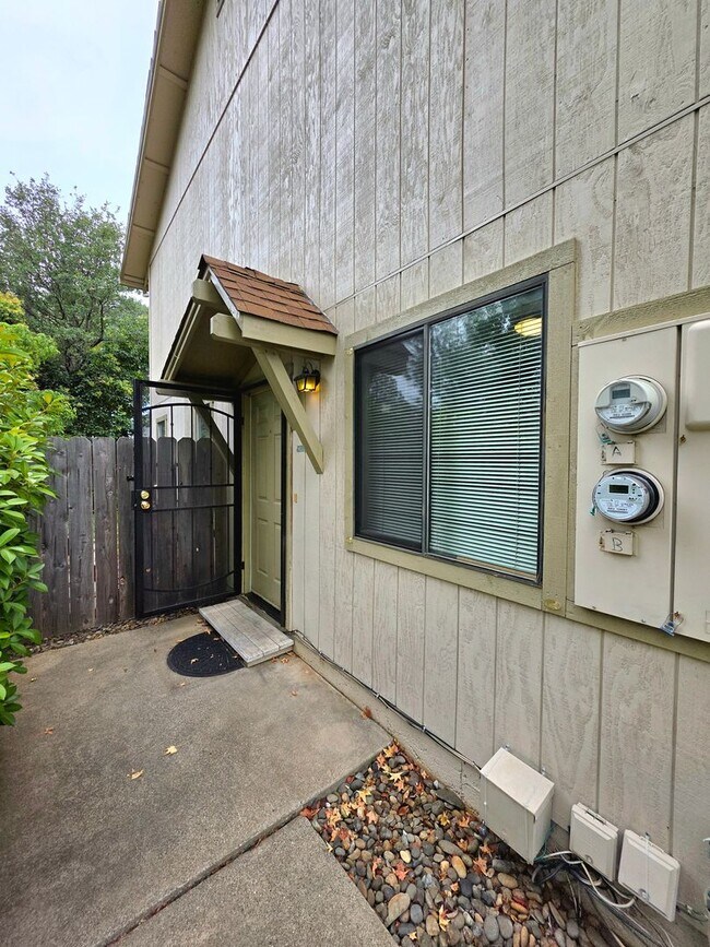 Building Photo - 2576 Sabre Ct