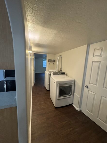 Hall bathroom, W/D and Master - 6672 W Valley Oak Dr