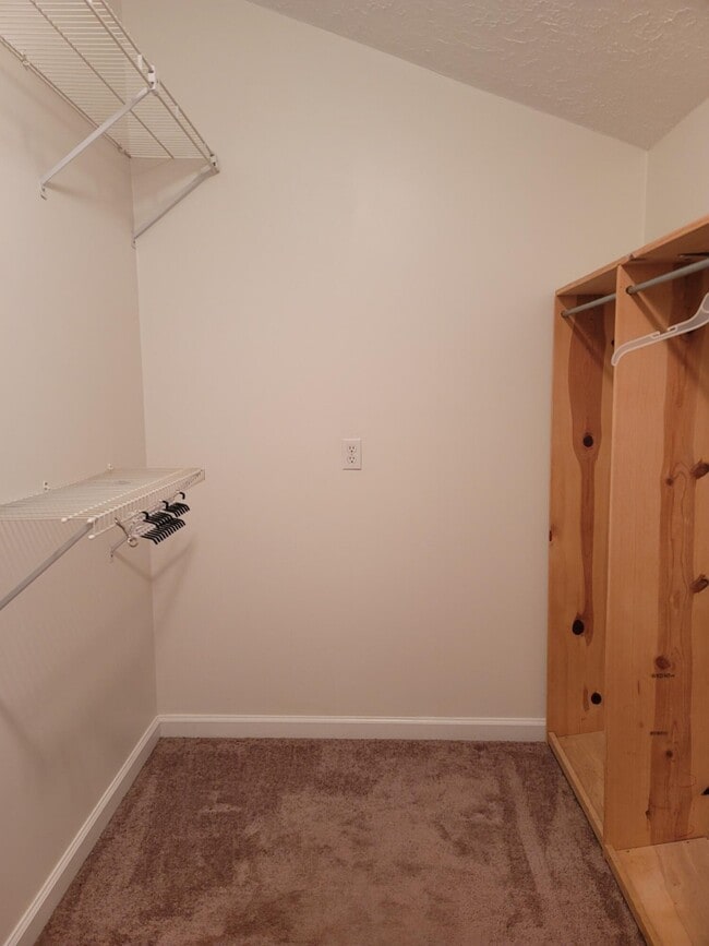 Building Photo - 331 Glenwood Dr