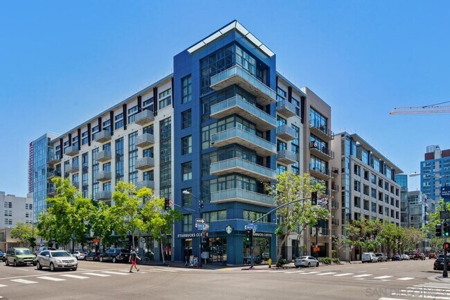 Building Photo - 527 Tenth Ave