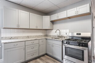 Building Photo - 2132 W Iowa St