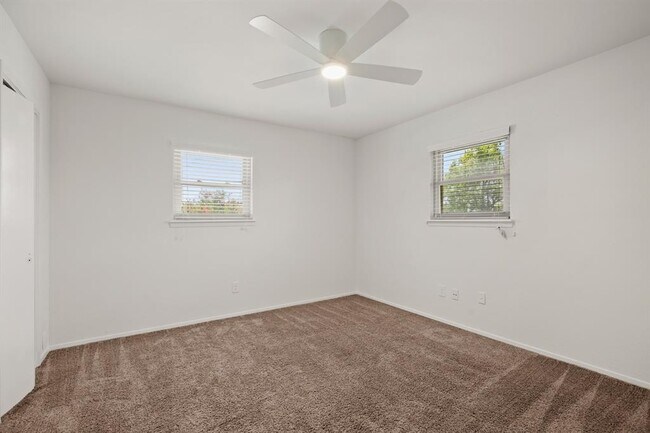 Building Photo - 15302 Spring Hill Ln
