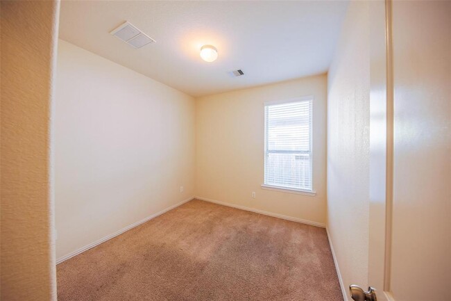 Building Photo - 1613 Summer City Dr