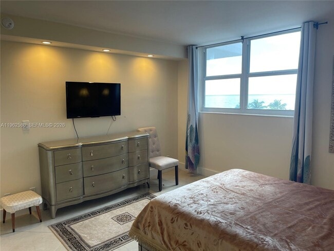 Building Photo - 3001 S Ocean Dr