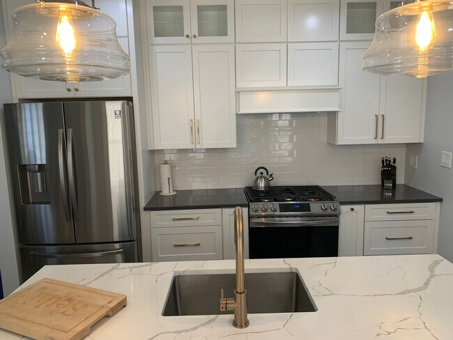 Building Photo - 605 N Humphrey Ave