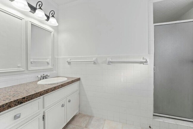 Building Photo - Huge 3 Bed 3 Bath House Near Texas Tech