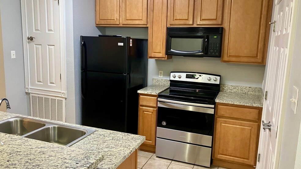 Building Photo - 1332 Tropical Cv