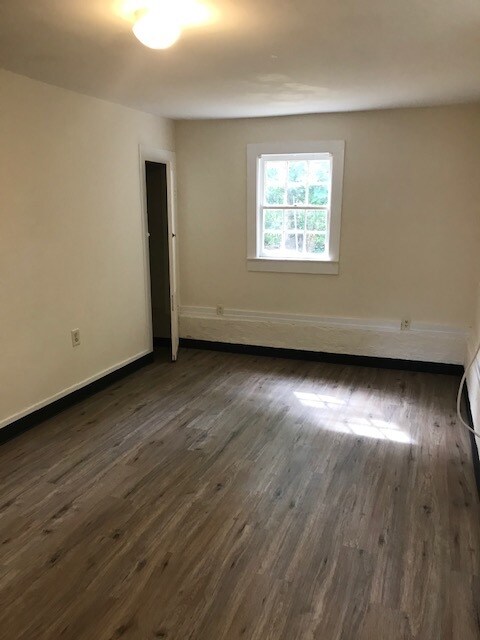 Living/Sleeping Area View 2 - 911 Leaf Ave