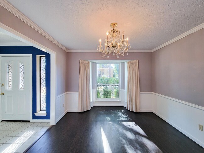 Building Photo - 17326 Ponderosa Pines Dr