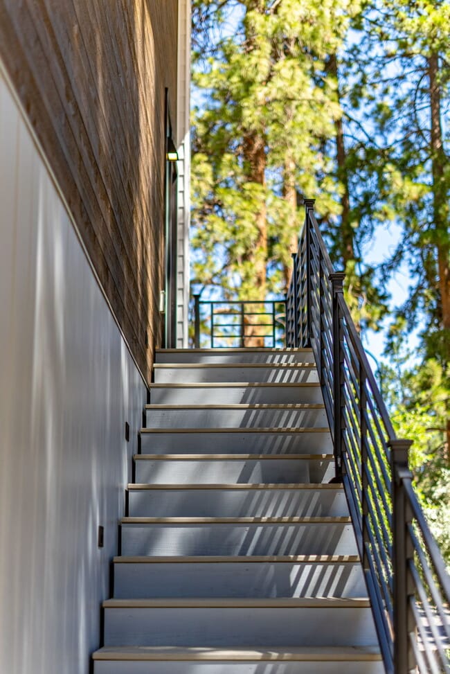 Building Photo - 960 NE Norton Ave