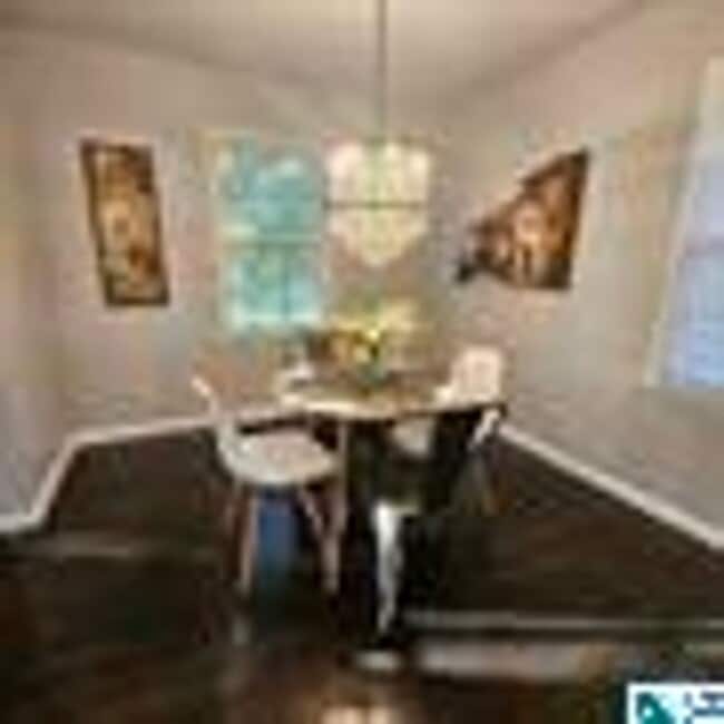 Building Photo - Charming 4 Bedroom, 1 Bathroom house
