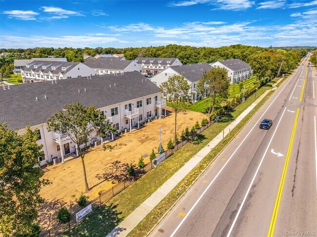 Building Photo - 725 Eastview Dr