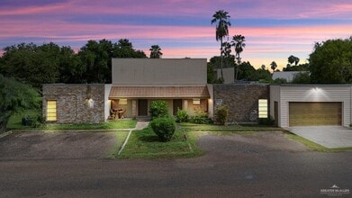 Building Photo - 8 Continental Dr