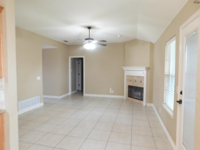 Building Photo - 118 Stonebridge St