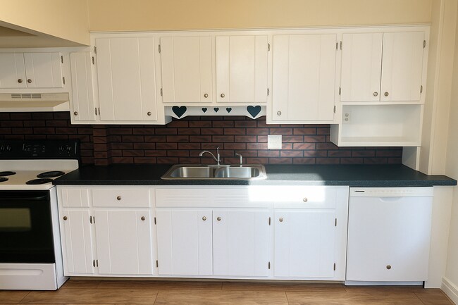 Primary Photo - 513 Weidman St