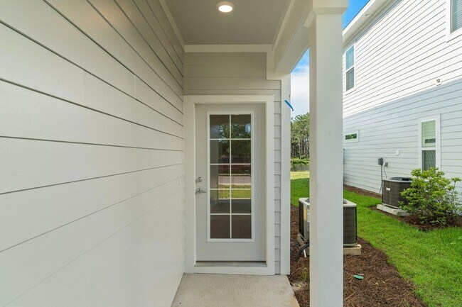 Building Photo - 232 Kara Lake Dr