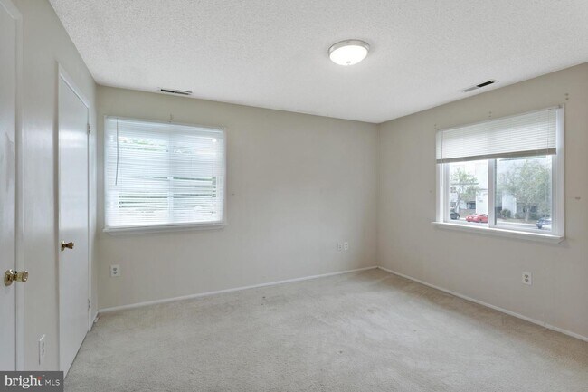 Building Photo - 2206 Aspen Dr