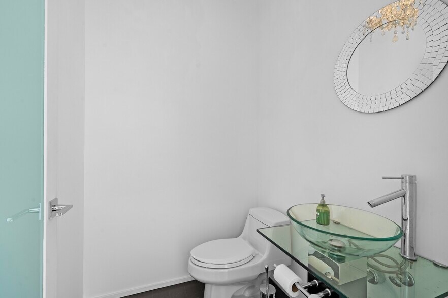 Guest bathroom - 20782 Rockpoint Way