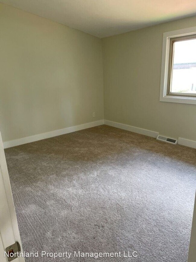 Building Photo - 3 br, 1.5 bath House - 3184 Rennie St