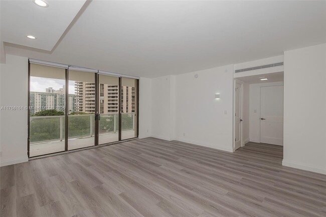 Building Photo - 19500 Turnberry Way