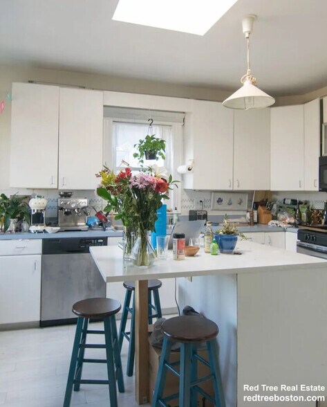 Building Photo - 231 Harvard St